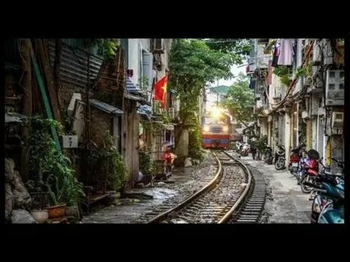 Xu hướng Phương Oanh diện set đồ 50: Hotspot Matrix tiết lộ bí quyết video viral