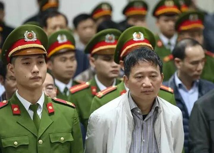 Nội dung: Trong mùa hè nóng bỏng, xu hướng